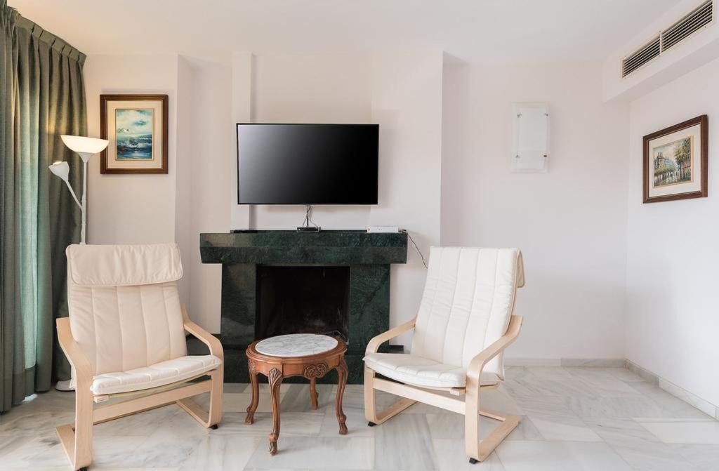 בנאלמדנה Apartamento En Puerto Marina B32 מראה חיצוני תמונה