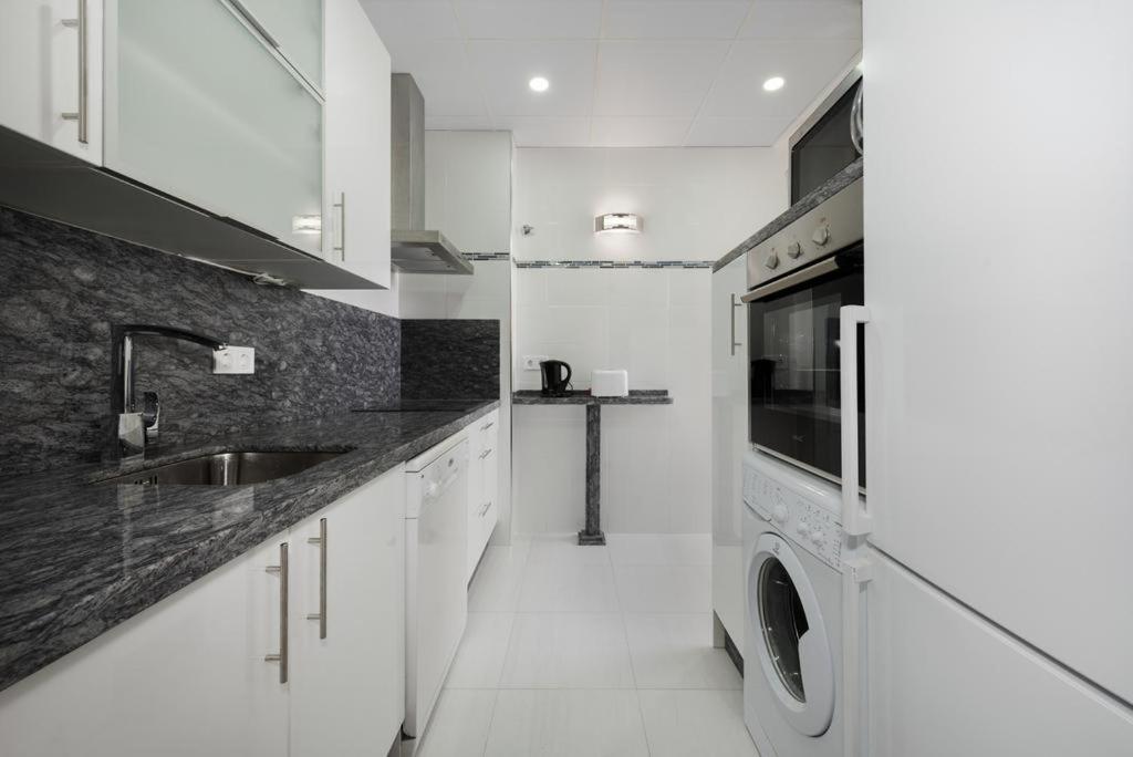 בנאלמדנה Apartamento En Puerto Marina B32 מראה חיצוני תמונה
